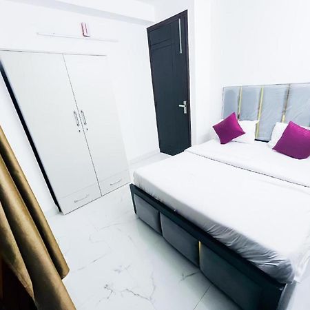 Hotel 24By7 นิวเดลี ภายนอก รูปภาพ