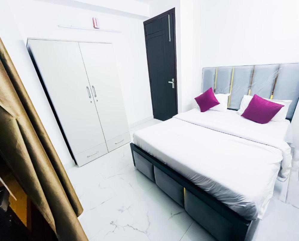 Hotel 24By7 นิวเดลี ภายนอก รูปภาพ