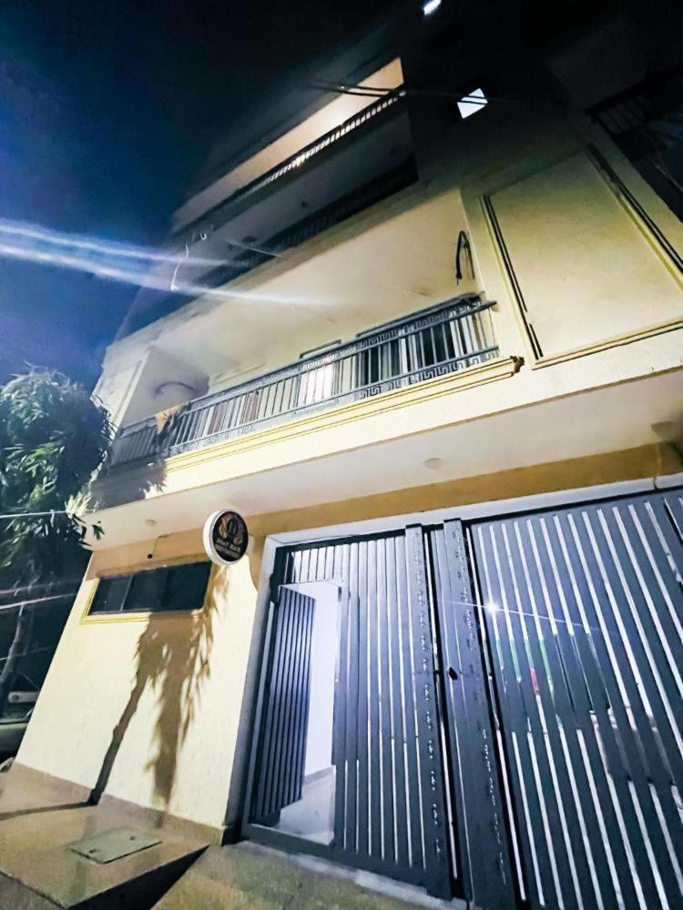 Hotel 24By7 นิวเดลี ภายนอก รูปภาพ