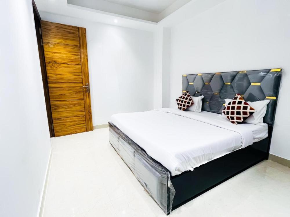 Hotel 24By7 นิวเดลี ภายนอก รูปภาพ